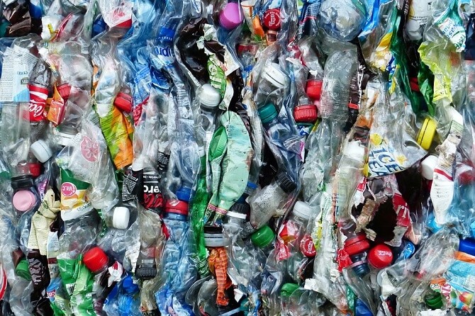 plastové lahve určené k recyklaci